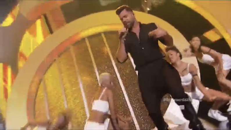 Ricky Martin cantó "Vida", uno de los temas del álbum de la Copa Mundial de fútbol.