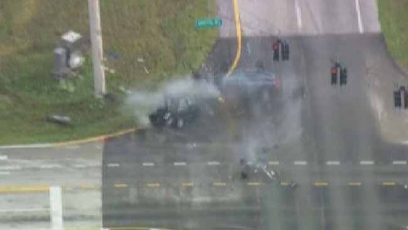 La mujer que conducía el vehículo impactado por Feliú salió disparada del auto y murió.