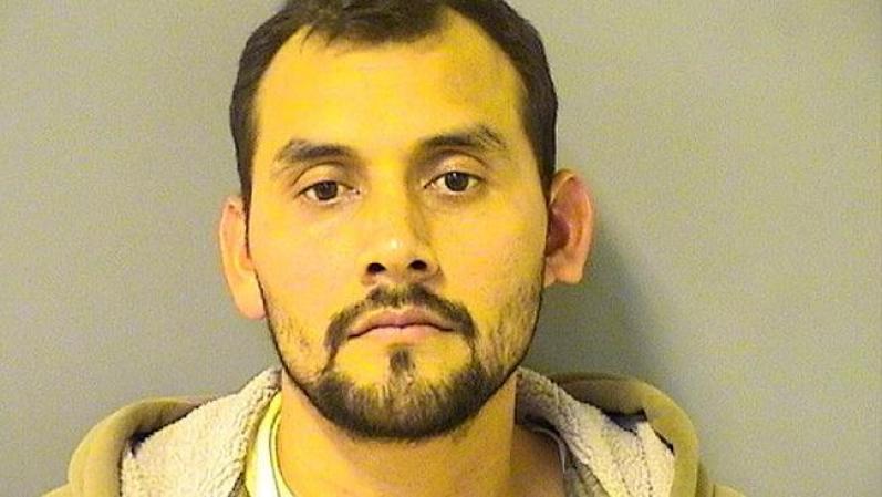 David Garcia, 32 años<br />720 ILCS 570 401(a)(2)(D) [509<br />MFG/DEL 900+ GR COCAINE/ANLG<br /><br /><br /><br /><br /><br />Las imágenes en esta galería son proporcionadas por autoridades policiales. Las personas arrestadas enfrentan meras acusaciones y son consideradas inocentes al menos que en una corte se compruebe lo contrario.