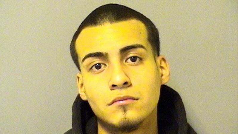 Yael Garcia, 19 años<br />720 ILCS 5 24-1.8(a)(1) [15061<br />POSS FIREARM/LAND/GANG MBR <br /><br /><br /><br /><br /><br /><br />Las imágenes en esta galería son proporcionadas por autoridades policiales. Las personas arrestadas enfrentan meras acusaciones y son consideradas inocentes al menos que en una corte se compruebe lo contrario.