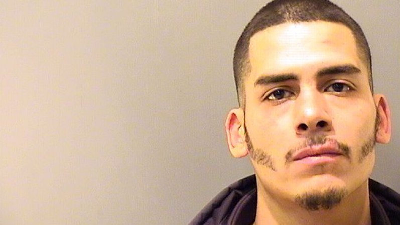Jimmy Rodriguez, 26 años<br />720 ILCS 5 12-3.2(a)(1) [10416<br />DOMESTIC BATTERY/BODILY HARM <br /><br /><br />Las imágenes en esta galería son proporcionadas por autoridades policiales. Las personas arrestadas enfrentan meras acusaciones y son consideradas inocentes al menos que en una corte se compruebe lo contrario.