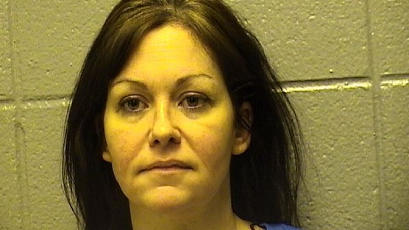 Susan Garcia, 46 años<br />ILCS 5 11-501(a)(1) [11394<br /><br /><br /><br />Las imágenes en esta galería son proporcionadas por autoridades policiales. Las personas arrestadas enfrentan meras acusaciones y son consideradas inocentes al menos que en una corte se compruebe lo contrario.