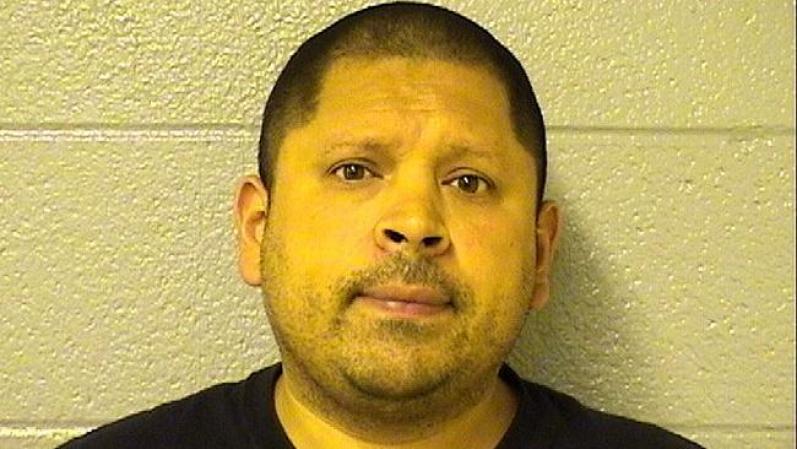 Salvador Gutierrez, 36 años<br /><br />720 ILCS 5 12-3.2(a)(1) [10416<br />DOMESTIC BATTERY/BODILY HARM<br /><br /><br /><br /><br />Las imágenes en esta galería son proporcionadas por autoridades policiales. Las personas arrestadas enfrentan meras acusaciones y son consideradas inocentes al menos que en una corte se compruebe lo contrario.