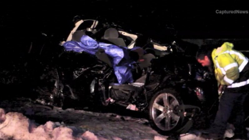 El accidente se produjo cuando la camioneta en que viajaban se saliera de la carretera y se estrellara contra un árbol en el suburbio de Antioch.