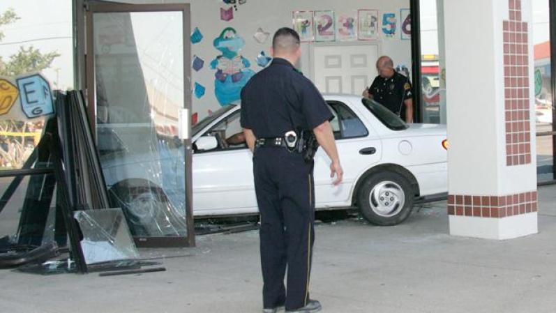 Posición dos es para Dallas, TX. <br />Este auto se estrelló contra un jardín de niños en el año 2005.
