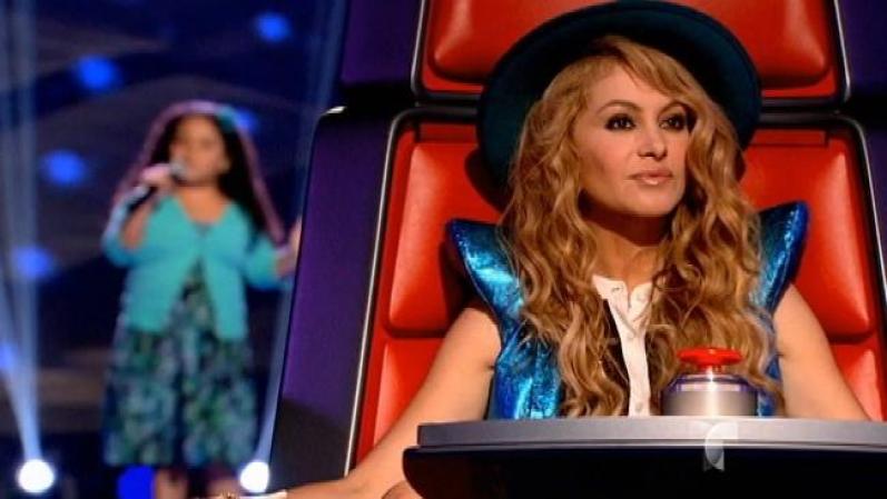 Es Emily Sanchez, la niña de Round Lake, Illinois, que interpretó la canción "Acompáñame", asegurándose el paso a la siguiente fase.