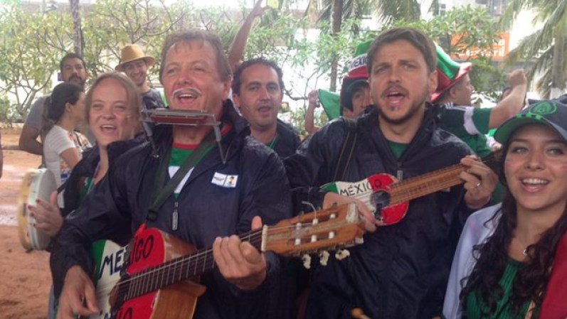 Aquellos que no se toman fotos… cantaban las rancheras a todo pulmón.