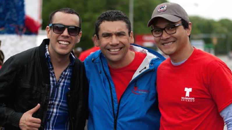 Alfonso Gutiérrez y Oscar Guzmán no podían faltar, y aquí posaron para una foto con nuestro productor, John Hodai.