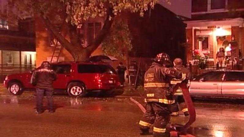 El rayo causó un incendio en el ático de la casa, pero los bomberos se precipitaron a apagarlo y la familia pudo regresar a la vivienda.