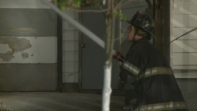 Al parecer, la vivienda no tenía detectores de humo en funcionamiento, dijo el jefe de bomberos...