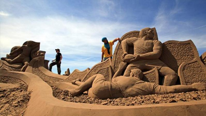 Ahora, en su séptimo año, el festival cuenta con esculturas de arena de galardonados artistas de todo el mundo.