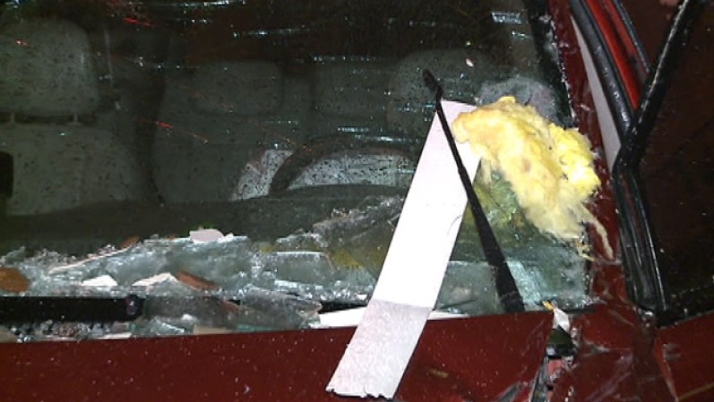 El conductor también fue multado por no reducir la velocidad para evitar un accidente, no detenerse ante una señal de “stop” y chocar contra propiedad privada.