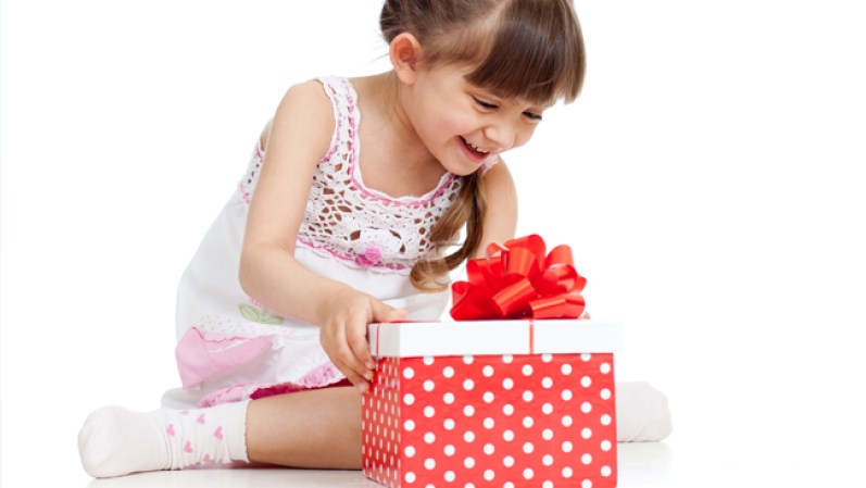 También recuerda que siempre puedes aprovechar a comprar en oferta artículos que después puedas dar como regalo en algún compromiso futuro.