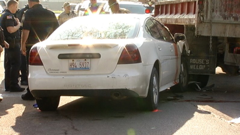 De acuerdo a la familia de Mendoza, un compañero de trabajo, quien lo estaba ayudando a cargar el camión, dijo que la conductora nunca frenó y que parecía ir distraída con un teléfono. La policía no ha confirmado esta información, y sigue investigando los hechos.