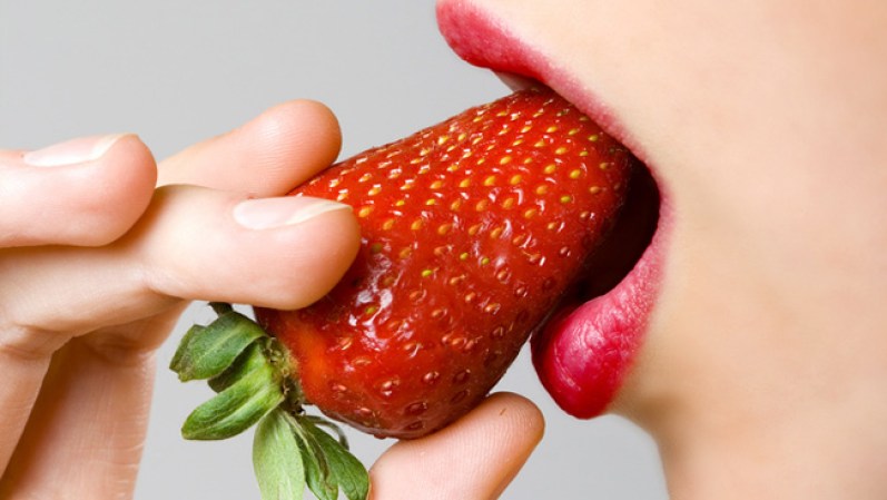 ¿Has escuchado sobre los afrodisiacos? Así se les conoce a los alimentos que supuestamente estimulan tu deseo y energía sexual.
