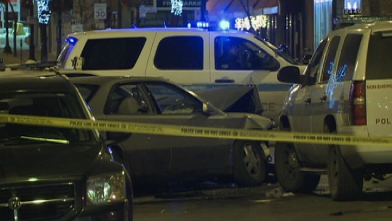 El sujeto, quien era buscado por la policía de Evanston, fue arrestado por otros oficiales en el lugar de los hechos.