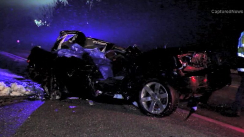 Dos adolescentes murieron la noche del lunes en un aparatoso accidente de tránsito.