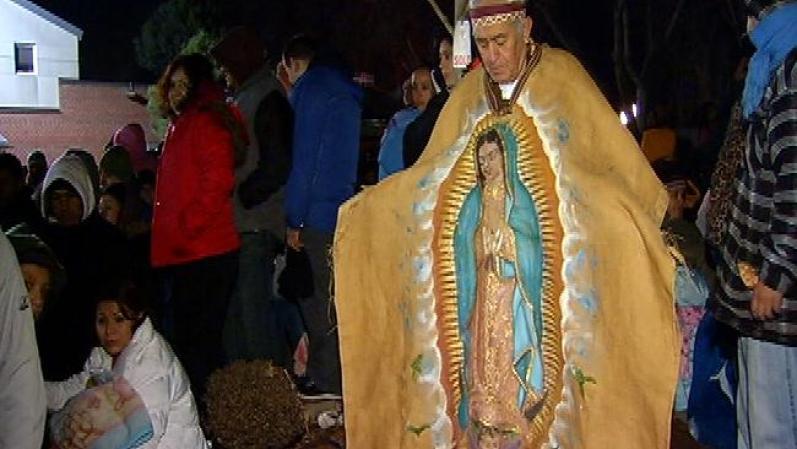 Residentes de Chicago y de sus alrededores, rinden homenaje a la Virgen de Guadalupe, desde el Cerrito del Tepeyac, en Des Plaines, IL.
