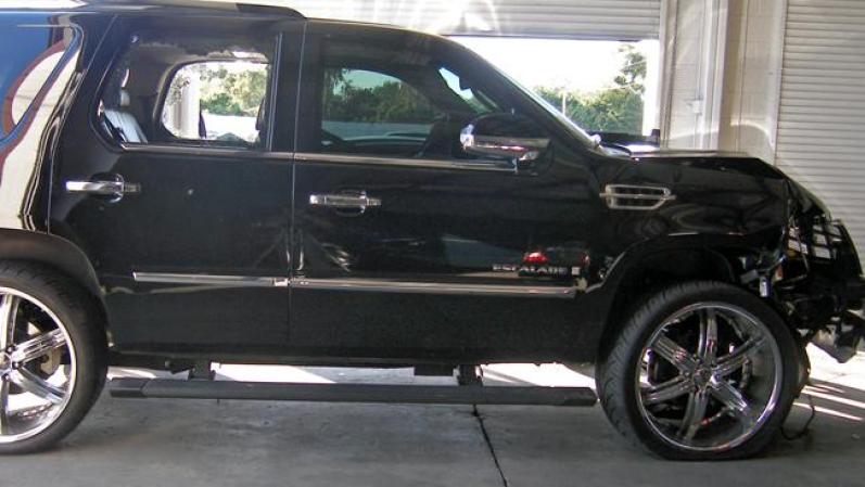 9. En Orlando FL., ni las celebridades se salvan del peligro.<br />Este es el Cadillac de Tiger Woods en noviembre del 2009