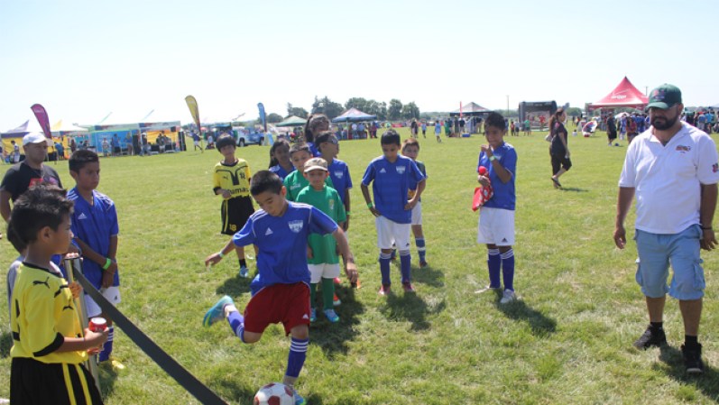 Telemundo Chicago disfrutando de un día de futbol con la comunidad. Disfruta de las imágenes...