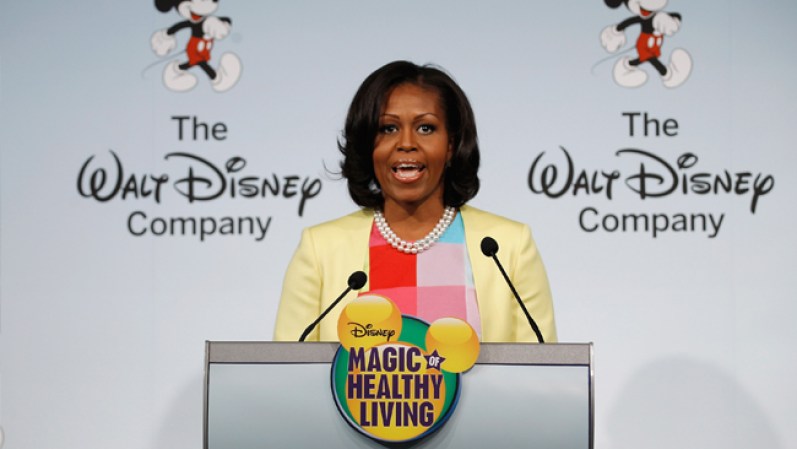 En una conferencia para anunciar la iniciativa, la primera dama Michelle Obama calificó el anuncio como un "cambio histórico".