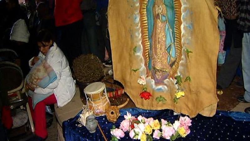 Residentes de Chicago y de sus alrededores, rinden homenaje a la Virgen de Guadalupe, desde el Cerrito del Tepeyac, en Des Plaines, IL.