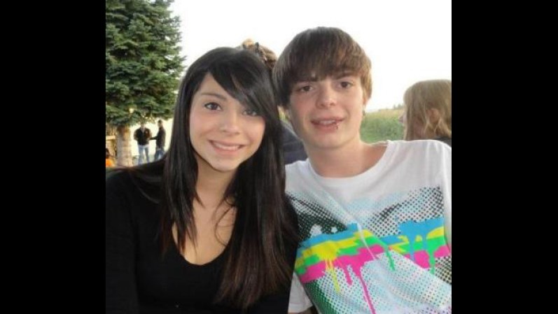 Alexis Banuelos y Tyler Montgomery