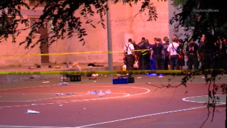 Los testigos dijeron que varios hombres armados dispararon al menos 20 tiros a un grupo de personas reunido en Cornell Square Park..