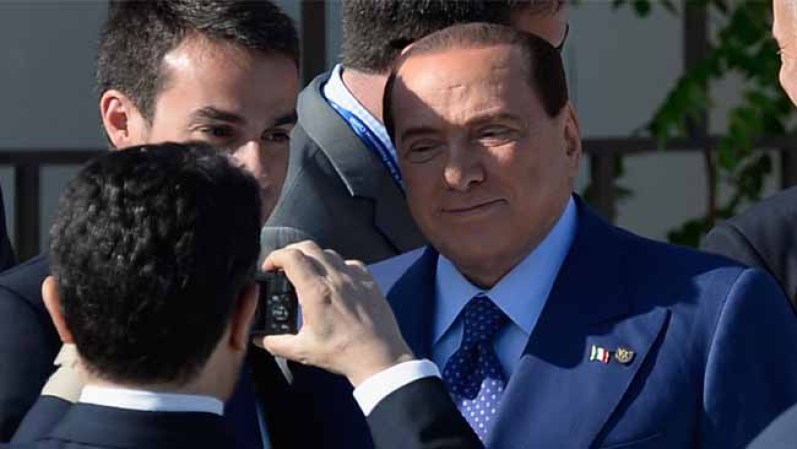 Entre los jefes de Estado internacionales se encuentran el primer ministro de Italia Silvio Berlusconi, el presidente de El Salvador Francisco Flores Pérez, el primer ministro de Inglaterra Tony Blair, entre muchos otros.