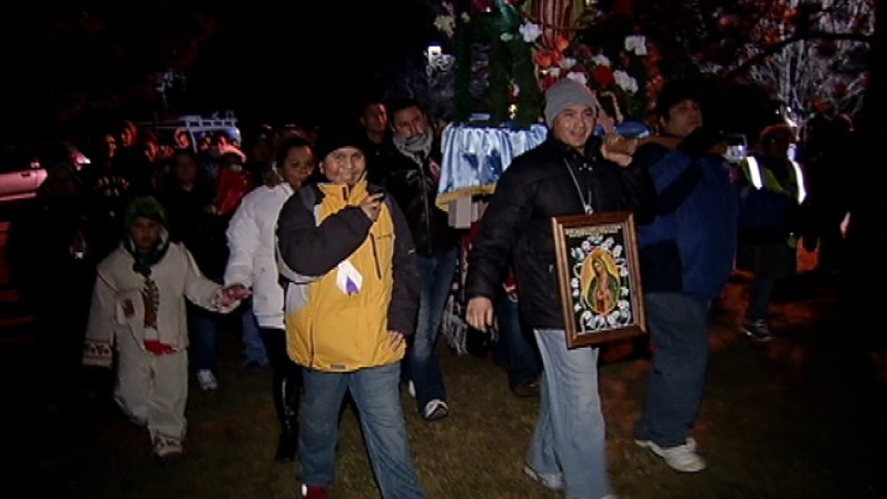 DES PLAINES, Illinois. La peregrinaciones llegaron durante toda la noche.