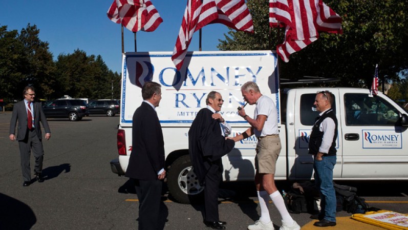 Simpatizantes de la campaña de Romney se dieron cita desde temprano.