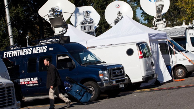 Los medios tenían todo preparado para la transmisión del debate.