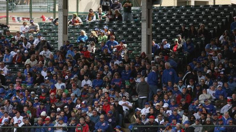 Los Chicago Cubs enfrentan a los Brewers de Milwaukee, en su partido de apertura de temporada en el estadio Wrigley Field.