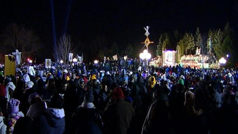 Residentes de Chicago y de sus alrededores, rinden homenaje a la Virgen de Guadalupe, desde el Cerrito del Tepeyac, en Des Plaines, IL.