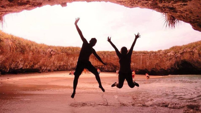 Las personas locales reportan que hasta hace unos cuantos años, las Islas Marietas eran conocidas por unos cuantos…