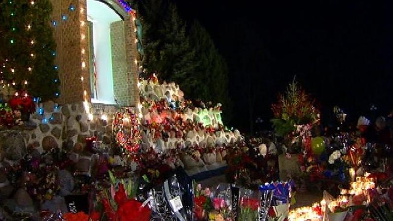 Residentes de Chicago y de sus alrededores, rinden homenaje a la Virgen de Guadalupe, desde el Cerrito del Tepeyac, en Des Plaines, IL.