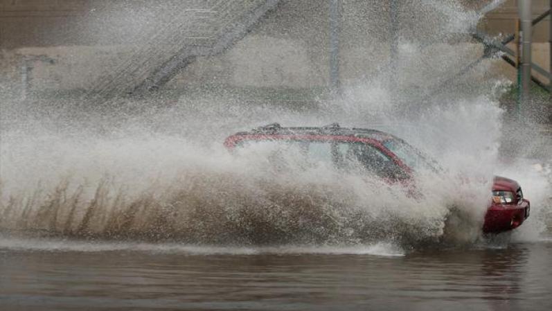 ABRIL 18 - Una poderosa tormenta azotó el área de Chicago y sus alrededores generando profundas inundaciones y otros daños.