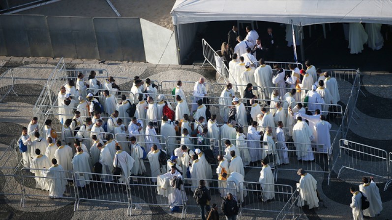 28 DE JULIO, 2013: El papa Francisco terminó su visita de una semana a Brasil tras haber celebrado la misa final de la Jornada Mundial de la Juventud (JMJ) ante algo más de tres millones de personas.<br /><br />Fuente: EFE