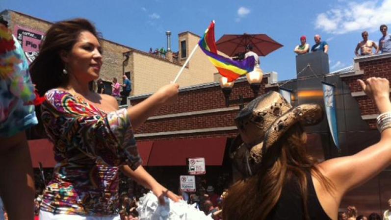 Se estima que unas 850,000 personas asistieron al Desfile de Orgullo Gay 2012 de Chicago, haciéndolo el más concurrido de sus 42 años de historia.