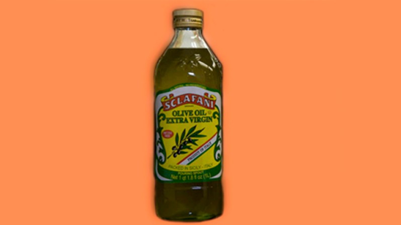 El aceite de oliva es una grasa buena. Ayuda a quemar calorías y mantiene bajo el colesterol.