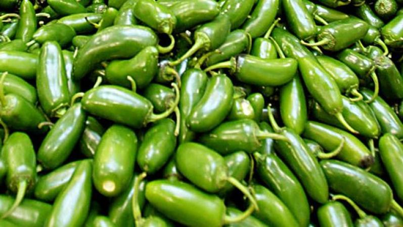 Las comidas enchilosas hacen sudar y que se acelere el metabolismo. Piense en consumir más chile para quemar calorías.
