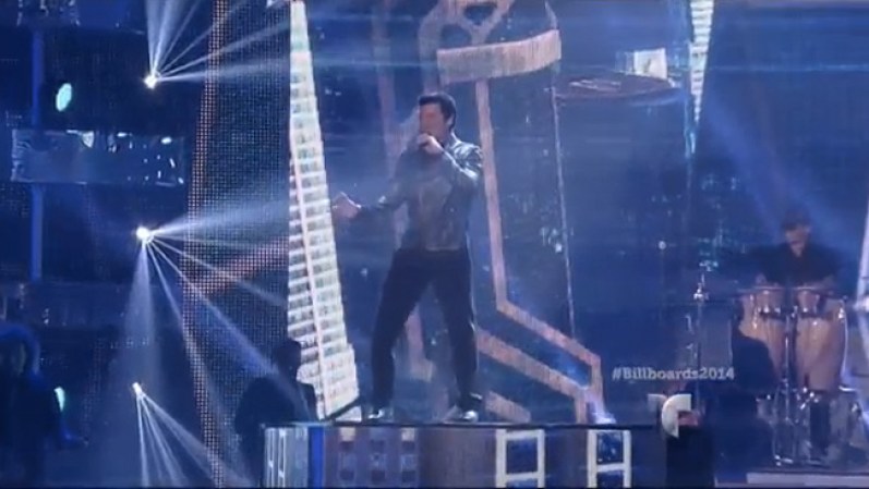 Una de las actuaciones más esperadas fue la de Chayanne, quien estrenó su tema "Humanos a Marte"