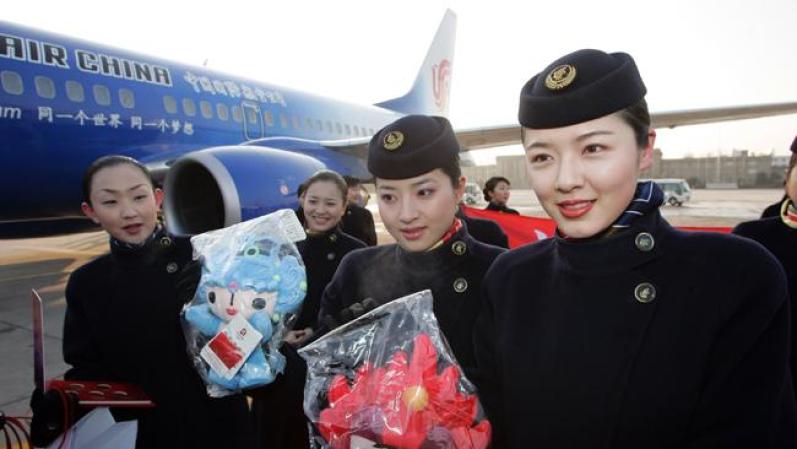 El sombrero y el abrigo son parte fundamental del uniforme de invierno de Air China.