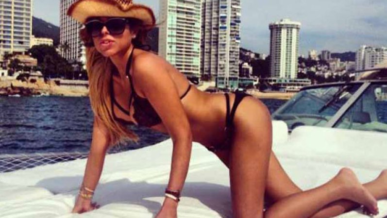 Alejandra De la Fuente es la espectacular hija de la presentadora Laura Bozzo que con su cuerpo de escándalo, revoluciona las redes.