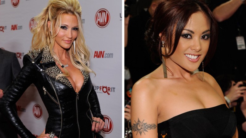 Las protagonistas del cine pornográfico no perdieron oportunidad de exhibir su belleza y simpatía ante las cámaras.