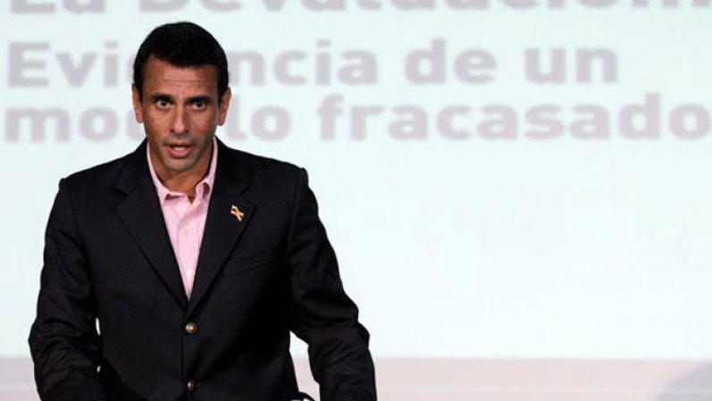 El 24 de enero de 2012, Leopoldo López declina su candidatura en favor de Capriles y el 12 de febrero de 2012, resultó electo candidato de la Mesa de la Unidad Democrática a las elecciones presidenciales del 7 de octubre de ese mismo año.