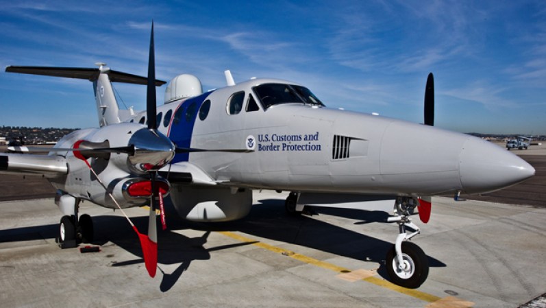 Avionetas de última tecnología patrullan la frontera.