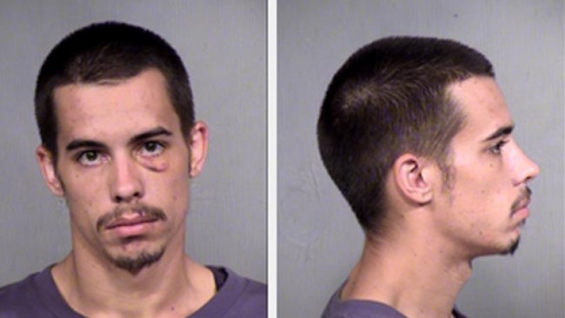 Chad Gene Moyer fue arrestado el 9/8/2013 en la región de Maricopa, Arizona por:<br /><br />Aggravated assault deadly weapon<br /><br />Theft-means of transportation