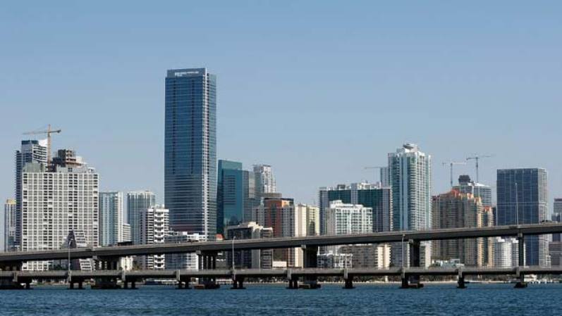13. Miami, Florida: Ciertamente es soleada y bonita -con unos 255 días soleados- pero la ciudad tiene una tasa de desempleo del 11.3% y un alto costo de la vivienda.
