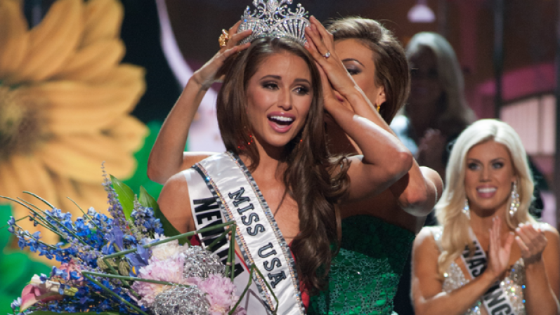 8 DE JUNIO, 2014: La representante de Nevada Nía Sánchez es la nueva Miss USA y competirá por ganar el prestigioso título de Miss Universo. <br /><br />representará a Estados Unidos en
